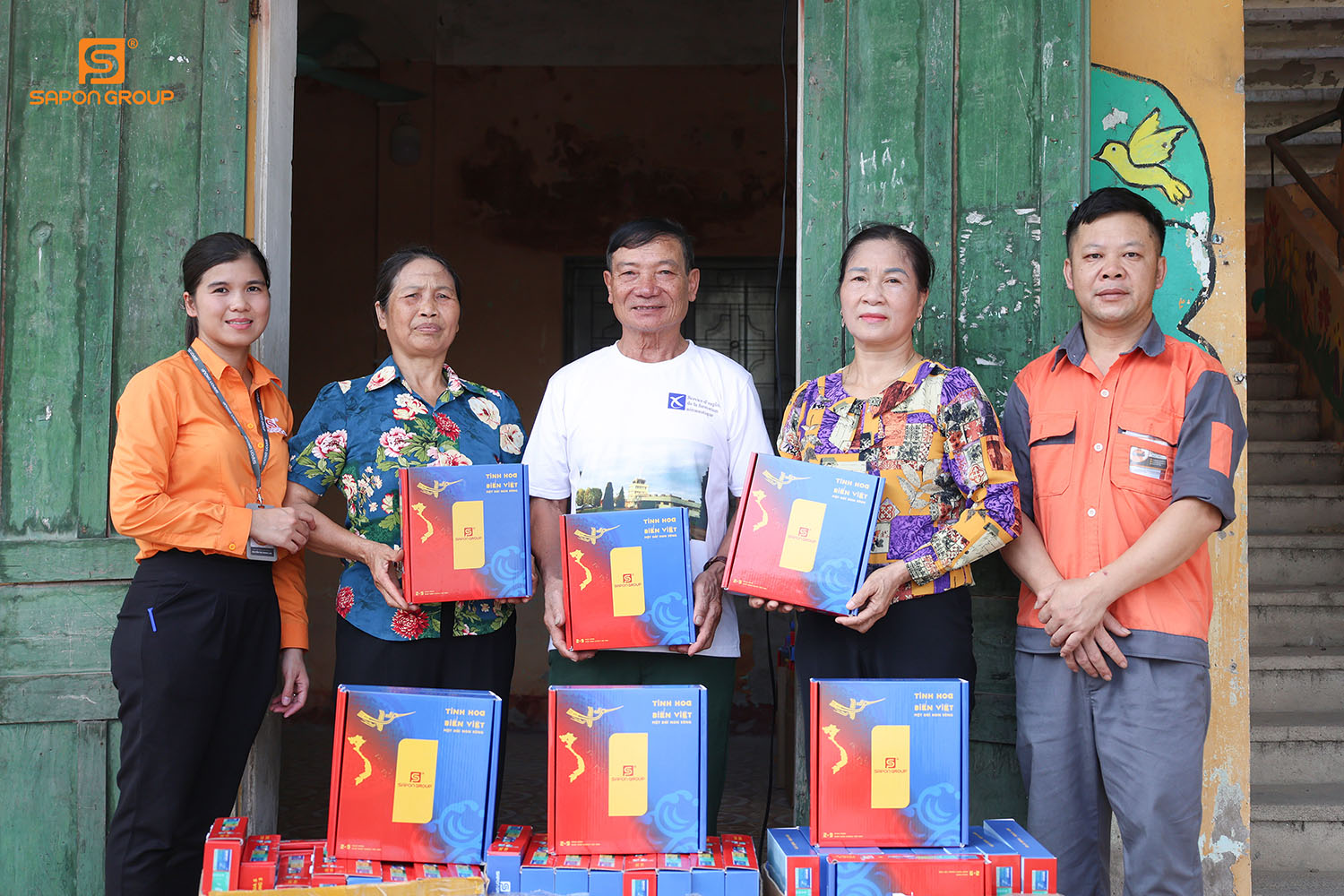 SAPON GROUP gửi tặng quà trung thu tới các bé thiếu nhi của thôn An Nghiệp